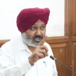 बिक्रम मजीठिया की गिरफ्तारी के विरोध में मार्च करते हुए सुखबीर बादल हिरासत में…